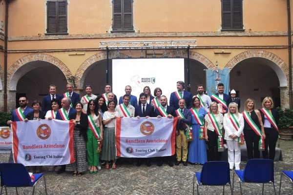 La prima volta di Morrovalle alla “Festa delle Bandiere Arancioni” di Mondavio