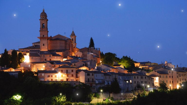 Natale a Morrovalle 2023: eventi, presepe vivente e la magia delle feste nel Borgo a Bandiera Arancione