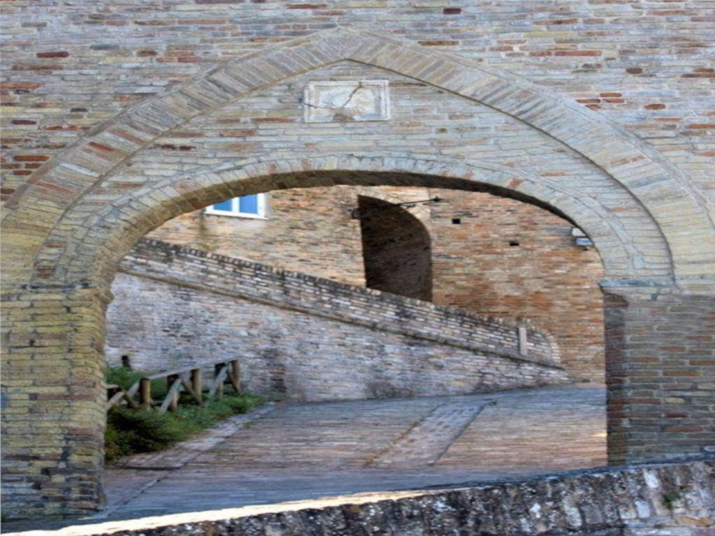 Porta di San Bernardino o delle Fonti